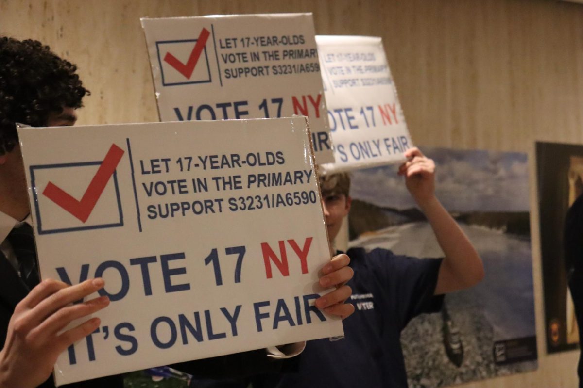 Students hand out info cards and rally in the capitols hallway on Feb. 18.